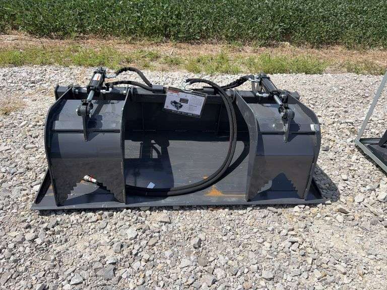 Unused Wuxi Wolverine Skid Steer Grapple Bucket, Model #GB-11-72W, Standard Flow Hydraulics, 39” Max Opening, Smooth Cutting Edge,