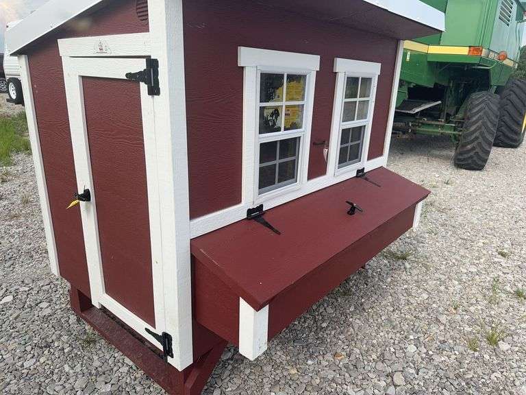 OverEZ Chicken Coop, 6’ T, 5’ W, 6’ 3” L, 5 Laying Nests, Like New Condition