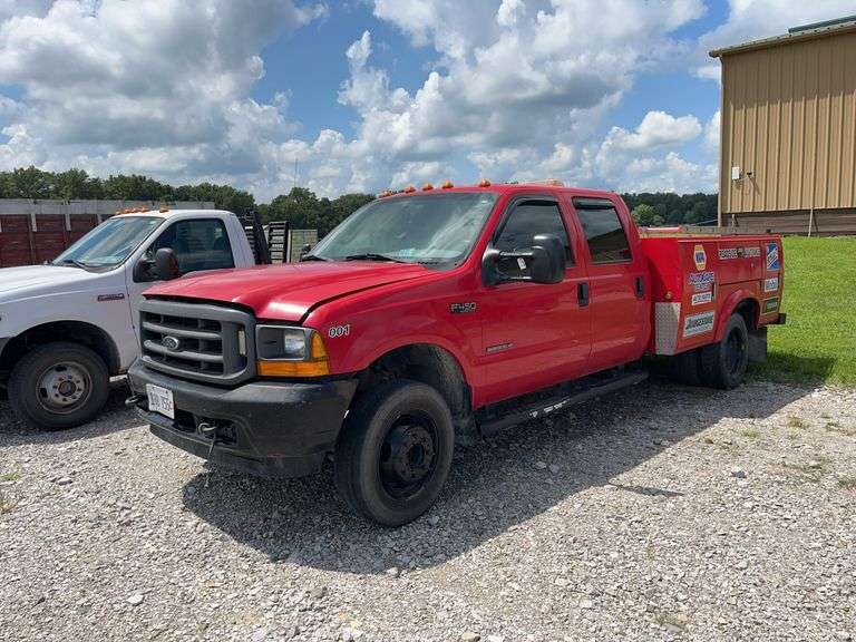 (TITLE) 2001 Ford F450 Dually Service Truck, Powerstroke 7.3 Diesel V8, 5 Speed Manual, 239973 Miles, AM/FM Cassette Radio, Newer Batteries, 4 Door Bench Seats, Rear Tires 225/70R19.5 at Approx 40%, Front Tires Firestone 225/70R19.5 Approx 60%, Rust Holes In Some Boxes, Rear Hitch, Also Gooseneck Hitch , Vinyl Seats Does Have Rips, Bed Does Have Rust, Small Dent on Tailgate Otherwise Just Scratches on Body Some Repairs, See Pics For Service Records