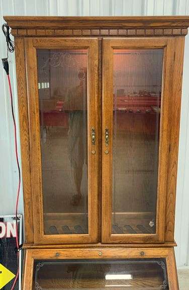 2 Door Glass Front Oak 10 Gun Locking Gun Cabinet (No Shipping On This Item))