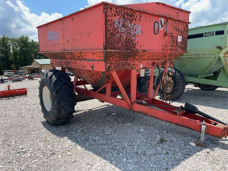 Killbros 475 Bushel Grain Cart, Needs 1/2 PTO Shaft, Model 475, Hydraulic Lines Need Attention, 23.1-26 Tires In Good Shape, Rust On Box Throughout, Ladder Has Slight Bend But Still Useable, , Clear Window, Shop Welds On PTO Brace,   non Functioning Scale Monitor