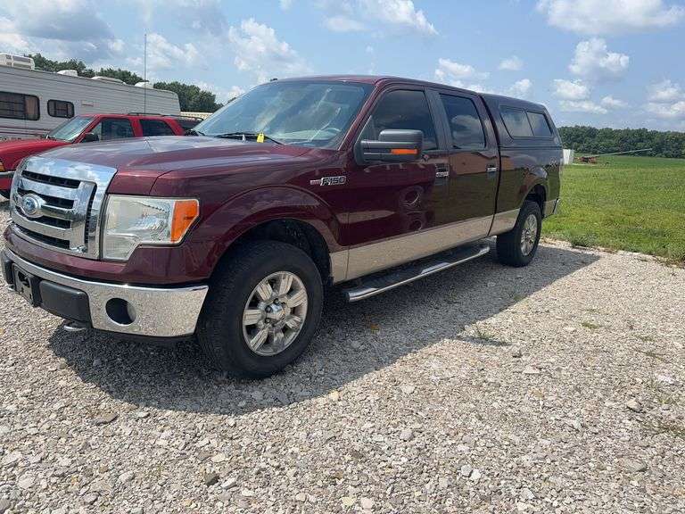 (TITLE) 2009 Ford F 150, VIN 1FTPW14V39FA94569 , Crew Cab, Matching  Topper, 4 WD, 139,XXX Mi, Cloth Interior ( No Tears ) XLT Package, 40 % Tire Tread,  Clean Title In Hand,Triton V-8  5.4 Liter, Reese Hitch, Bed Liner, Factory Side Rails, Power Everything, Tinted Windows, Extremely Clean Truck, No Rust No  Major Dents.
