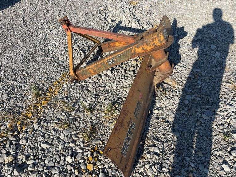 Woods 3 pt. 7’ Blade, good cutting edge, straight blade,