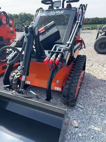 Unused MMS MS36C stand on Mini Skidsteer, 6” Rubber Tracks, 38” Material Bucket