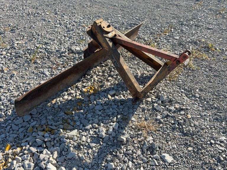 Woods 3 pt. 7’ Blade, good cutting edge, straight blade,