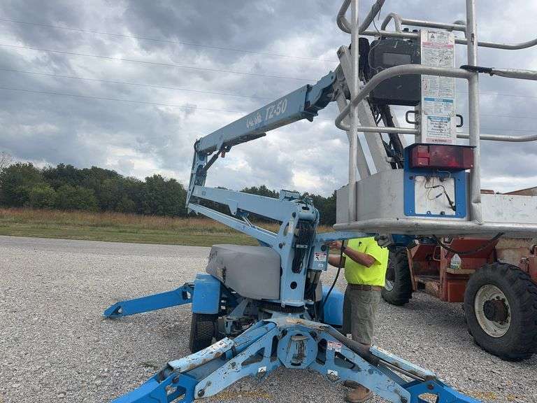 Genie TZ-50 Boom Lift, (4) Hydraulic Outriggers, 481 Hours On Meter(unverified), Hydraulic Motor To Move The Unit, Rotating Work Basket, 2007 Model, 4850 Operating Weight, Good Tires, Telescoping Boom, (4) Batteries (2024), S/N TZ 5007-180