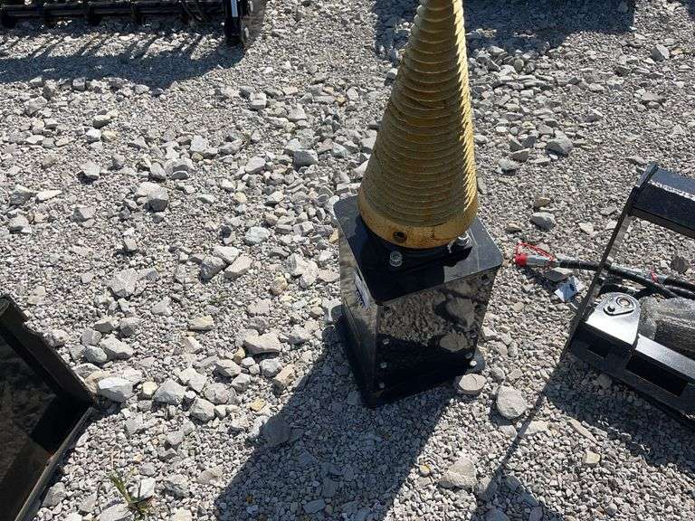 Unused GIYI Non-connected Wood Splitter, Model NWS38, Working Length 38”