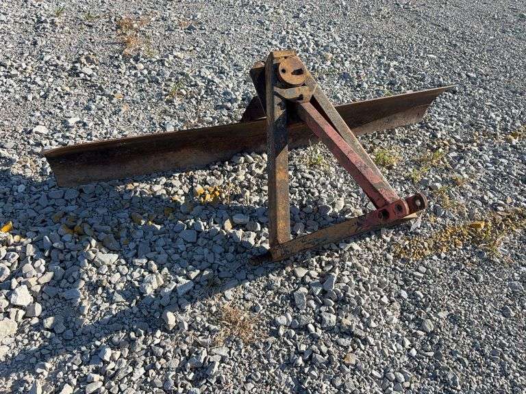 Woods 3 pt. 7’ Blade, good cutting edge, straight blade,