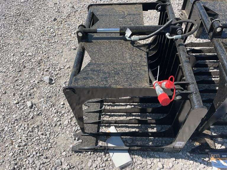 Unused GIYI Mini Skid Steer Hollow Wood Grabber, Model GY-HWG44, Working Width 44”, 10-22Mpa Working Pressure