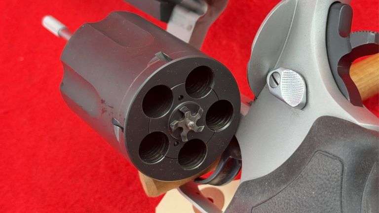 Taurus Raging Hunter Model 460H 460 S&W Mag