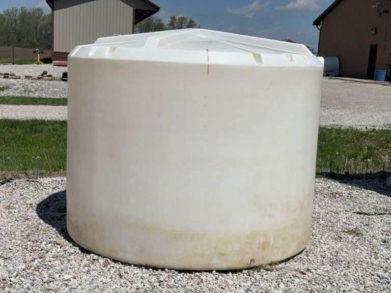 1500 Gallon Poly Water Tank - Langham Auctioneers