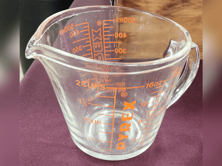 2 glass measuring cups (1 is Pyrex & 1 is Anchor) - Lindsay Auctions LLC
