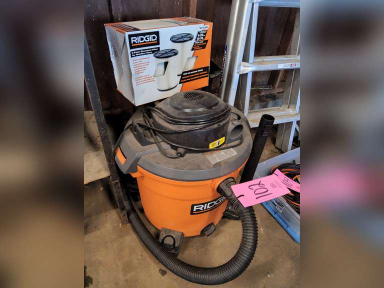 Rigid shop vac w/ attachments & extra filters