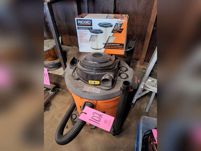 Rigid shop vac w/ attachments & extra filters