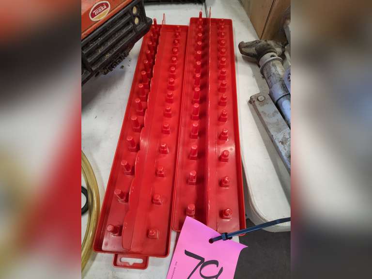 2 plastic 1/2" socket holders