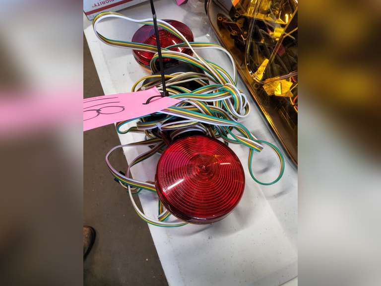Pair of magnetic based temp tow lights