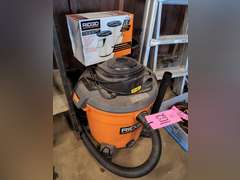 Rigid shop vac w/ attachments & extra filters
