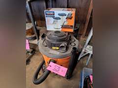 Rigid shop vac w/ attachments & extra filters