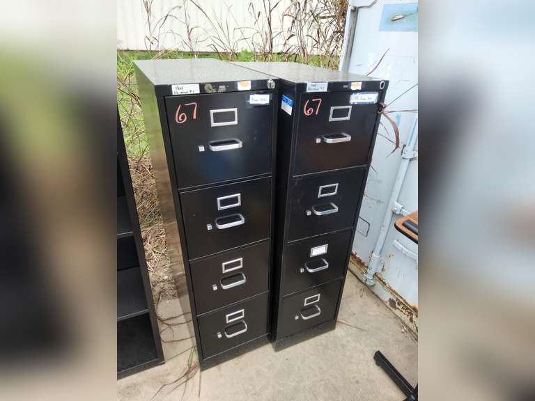 2 file cabinets (4 drawers each - black)