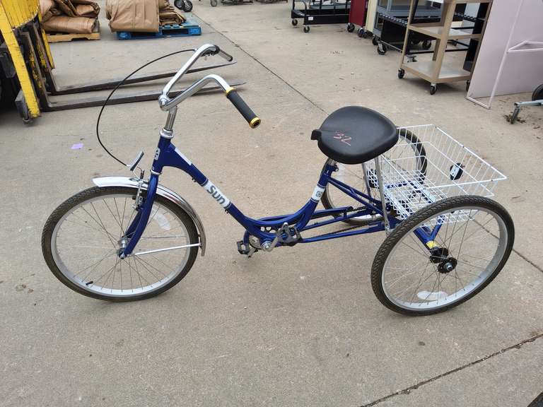 Sun tricycle with basket (blue)