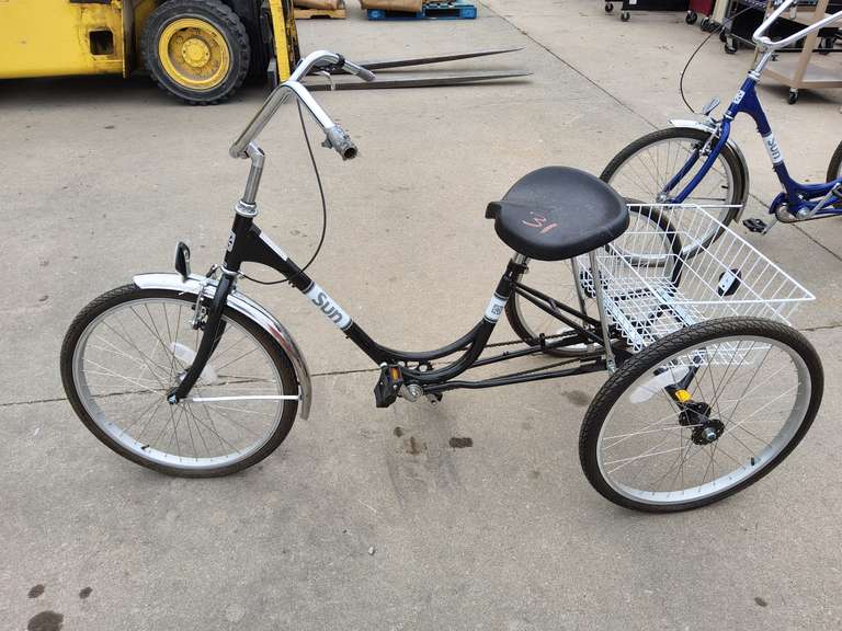 Sun tricycle with basket (black)