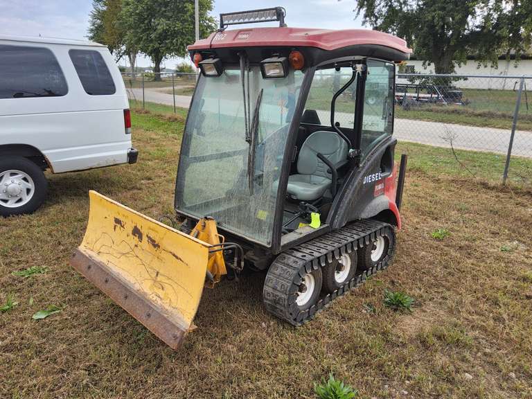 Toro Polar Trac Grounds Master 7200 diesel, showing 778 hours, with blade - broken/won't go up & down, cab - broken door, Turns over but will not start, has heat, Ser#: 270000238