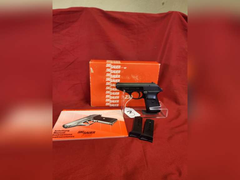 Sig Sauer Mod: P230, 9mm kurtz (380) pistol, Ser#: S120627, 2 mags, box, book, 98%