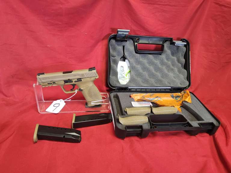 Smith & Wesson Mod: M&P M2.0, 40S&W pistol, Ser#: NHU6147, 2 mags, 4 back grips, box & book, 4" brl, 98% (appears to be new)