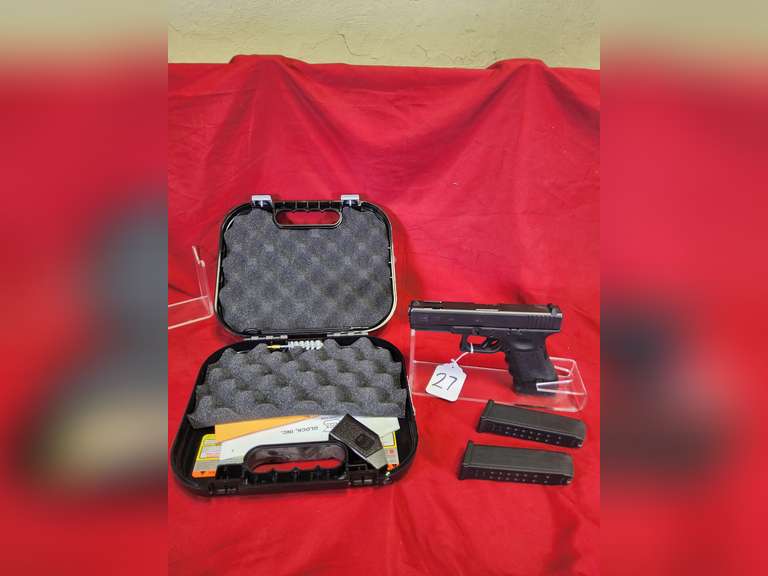 Glock Mod: 17C, 9mm pistol, Ser#:AABT718, 4.5" ported brl, 2 mags, case, book, 98% (believe to be new)