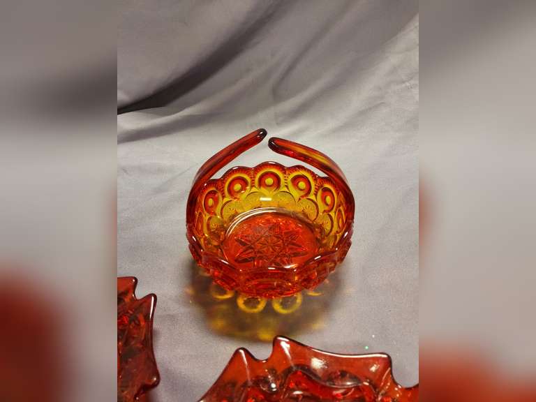 4 pcs Vintage L.E. Smith Moon & Stars Amberina Red: 3 ashtrays & 1 basket