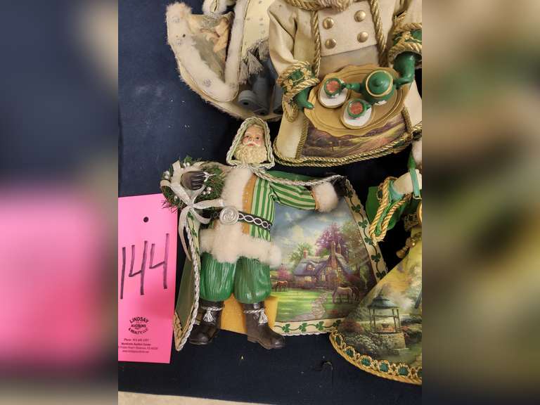 Group of decorative Thomas Kincade Santa dolls SEE PICS