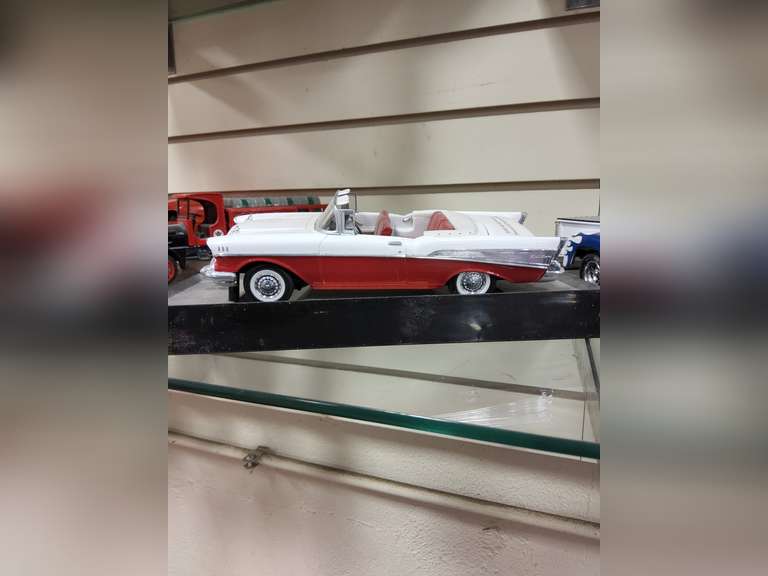 2 die cast metal cars SEE PICS