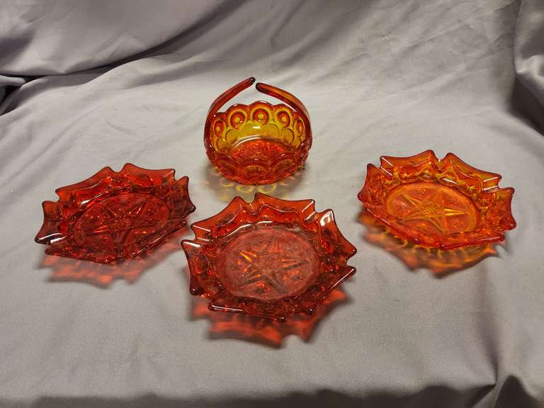 4 pcs Vintage L.E. Smith Moon & Stars Amberina Red: 3 ashtrays & 1 basket