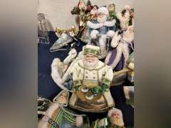 Group of decorative Thomas Kincade Santa dolls SEE PICS