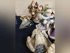 Group of decorative Thomas Kincade Santa dolls SEE PICS