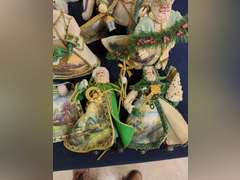 Group of decorative Thomas Kincade Santa dolls SEE PICS