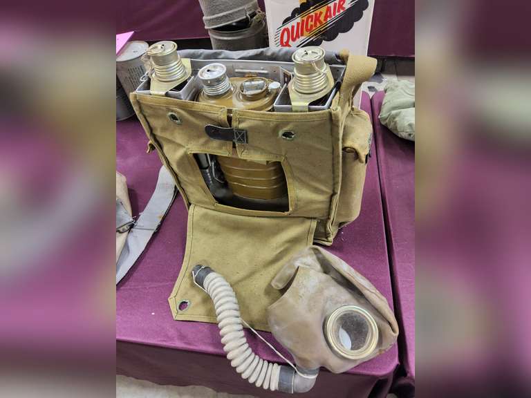 Believe to be an Italian M33 Gas mask set