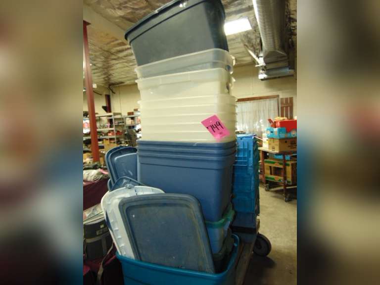Approx 17 various size totes (most have lids)