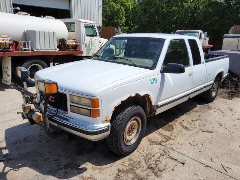 1995 GMC Extended Cab 4x4, 5.7 V8, auto trans, full pwr, AC, Showing 298981 miles, comes with snow plow, with metal 100 gallon fuel tank 12v pump hose & nozzle, Vin#: 1GTFK29K8SE510770, STARTS/RUNS/DRIVES -- Truck #129 (HAS TITLE)