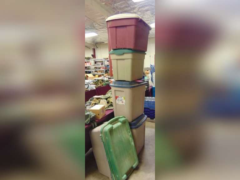 5 various size totes with lids