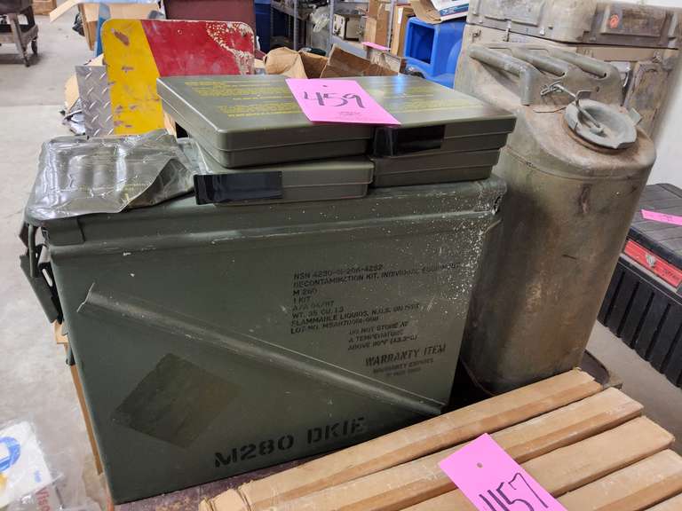 M280 Decontamination kit (not complete) & US Metal Jerry Can