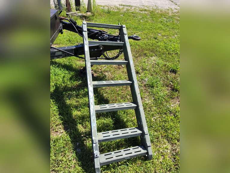 7 step ladder approx 6ft long