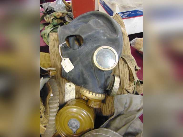 Large group of various gas masks, bags & other items SEE PICS