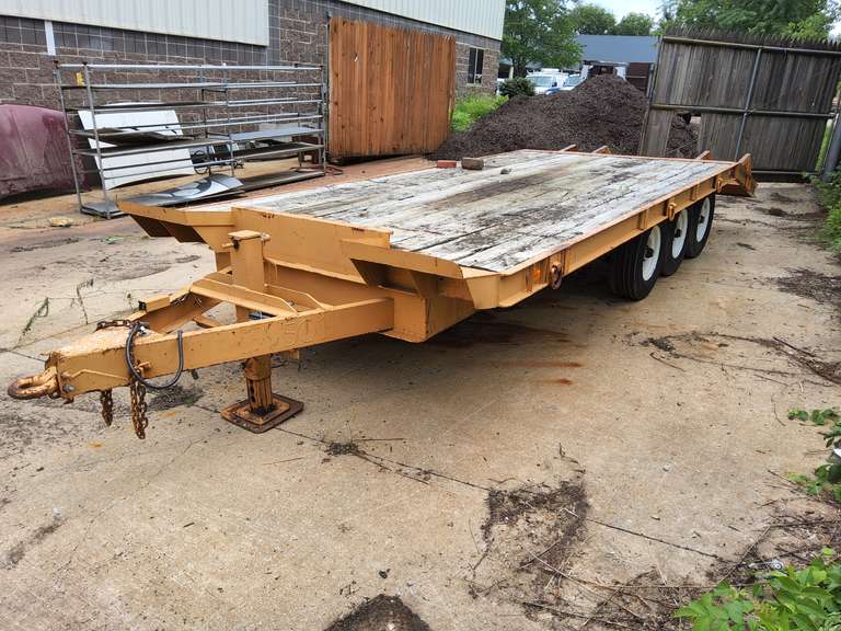 1980 WW triple axle Trailer, approx 8ftx 16ft deck with 5ft beaver tail & 1ft wheel extensions, fold down ramps, pintle hitch, (21,000 GVW), Vin#: 79461A -- Trailer #501 (HAS TITLE)