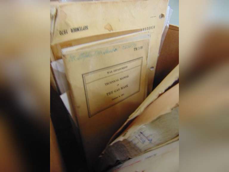 Box of various books, manuals & other
