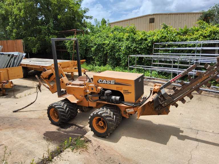 Case Maxi sneaker series C, showing 0555 hours, trencher, vibratory plow, dual tires, Kubota 4cyl diesel motor, STARTS/RUNS/WORKS