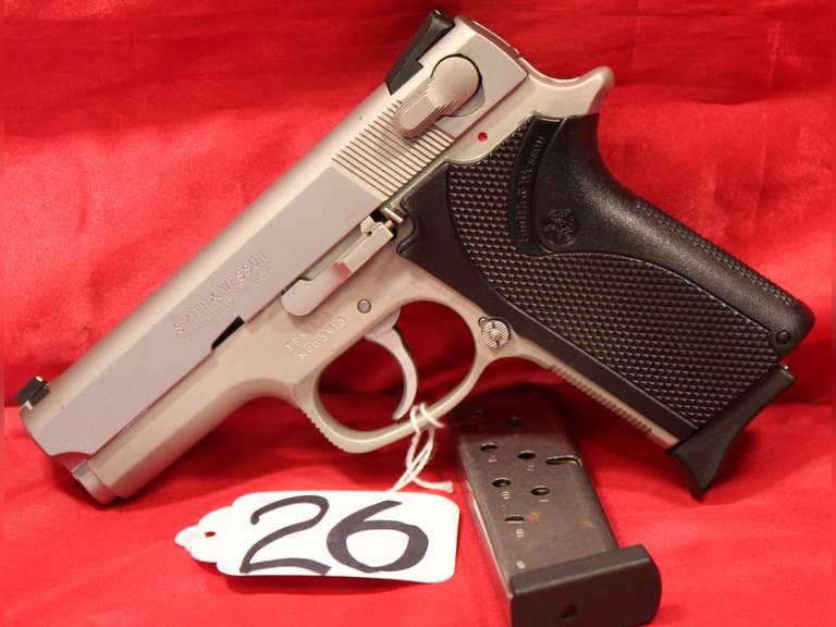 Smith & Wesson 3913, 9mm, 2 mags, stainless, Ser#: TFM1870