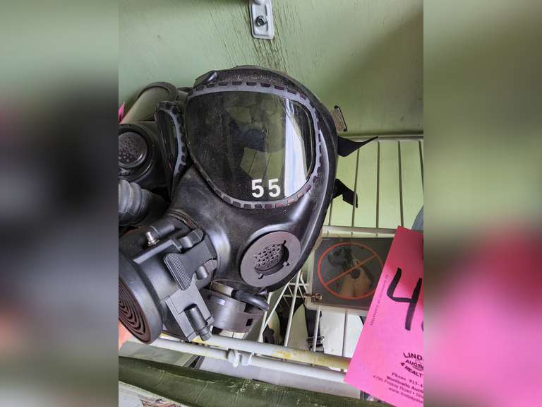 US M40A1 Protective Mask with gray sun lens & M7VPU