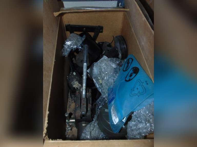 Box of misc SEE PICS