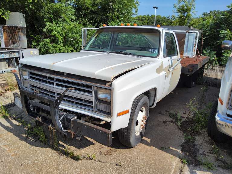 1985 Chevy 1 ton truck, 5.7 engine, auto trans, pwr steer, pwr brake, showing 80308 miles, crank windows, snow plow hookup, approx 12.5 ft flatbed,  Vin#: 1GBJC34M0FS146863-- Truck # 207 (SALT SPREADER NOT INCLUDED) (HAS TITLE)